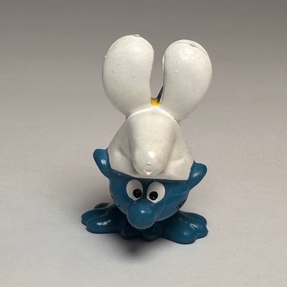 Vintage Handstand Smurf Figurine – Bully W. Germany – © Peyo - Picture 1 of 7